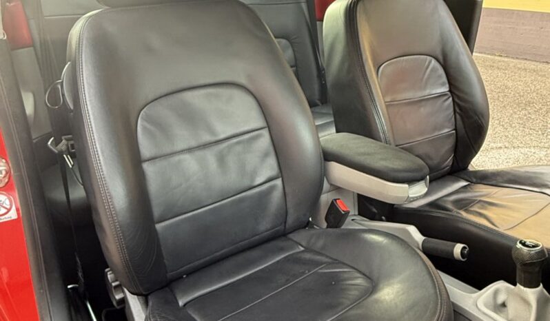 
								Volkswagen New Beetle 2.0i 116cv UNIPROPRIETARIO full									