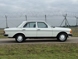 
										MERCEDES BENZ 200 W123 “STUPENDA ASI – TARGHE ORIGINALI” full									