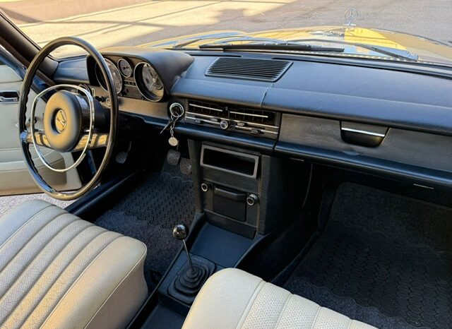 
								Mercedes W115 200/8 Benzina First Series ’68 full									
